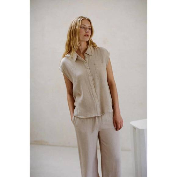 NEW BY TOGETHER sunrise sail top in taupe - Picture 3 of 3